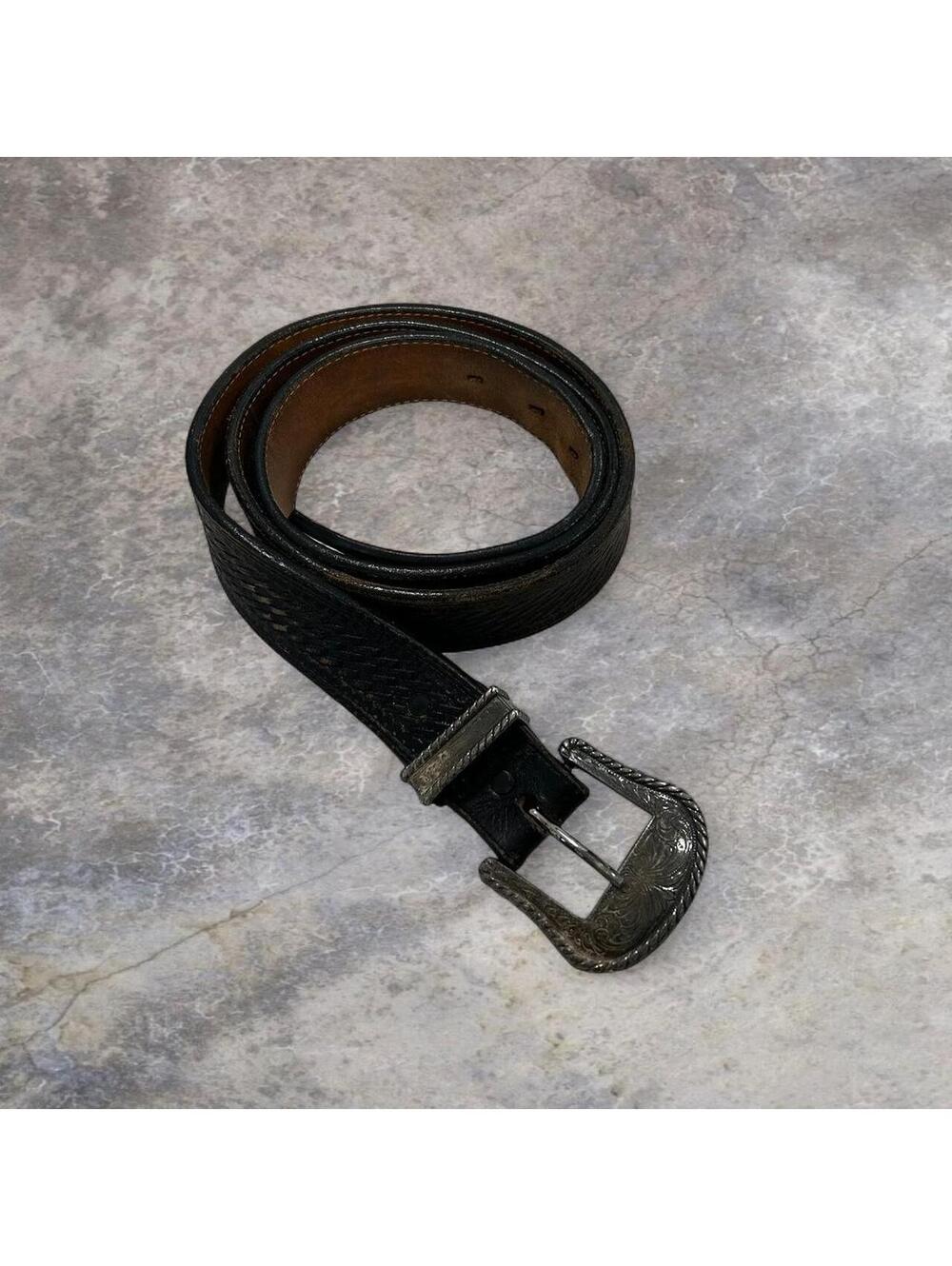Black leather belt with silver buckle #westernvibes